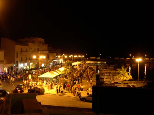 Pantelleria di notte in paese